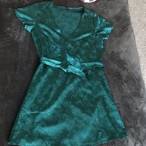 Large Green H&M Asian inspired mini dress